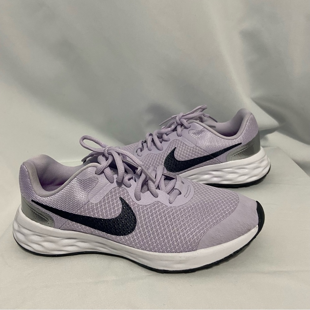 Nike revolution frosted violet youth size 5.5 brand new no box